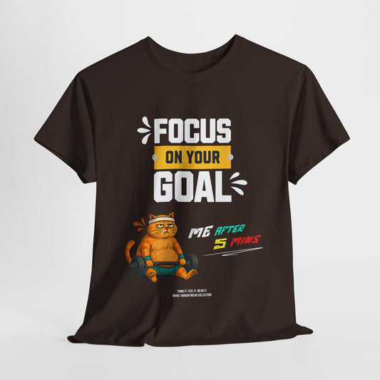 Focus on Your Goal – Motivatie T-shirt met Sportieve Kat