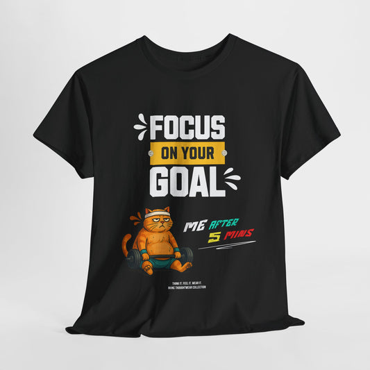Focus on Your Goal – Motivatie T-shirt met Sportieve Kat
